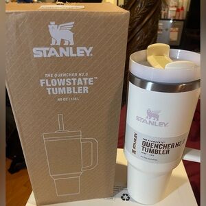 Stanley Cream Flowstate Tumbler 40 oz